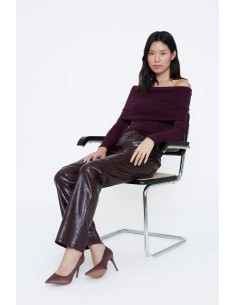PANTALON CUERO SINTÉTICO BURDEOS 2