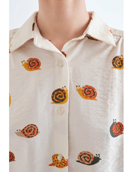 CAMISA CON ESTAMPADO DE CARACOLES 11016