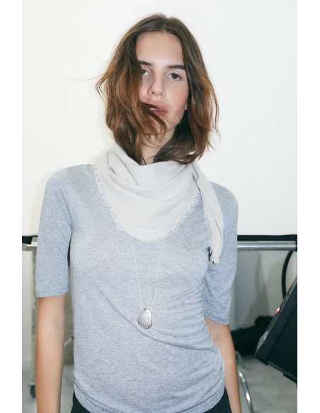 CAMISETA GRIS MODAL CUELLO