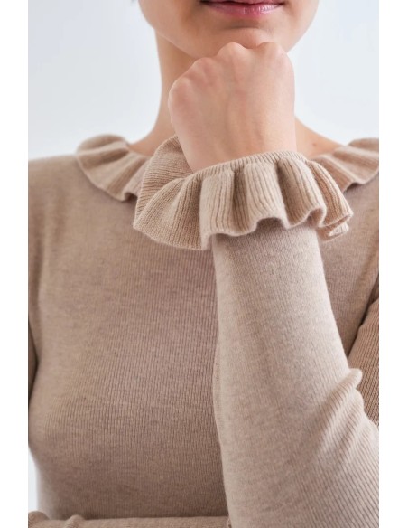 TOP CON VOLANTES DE PUNTO BEIGE 10301