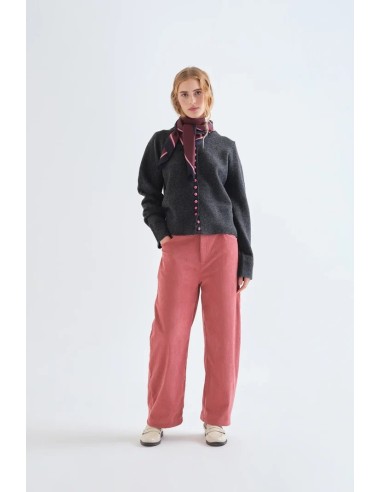 CARDIGAN GRIS OSCURO CON BOTONE ROSA 10239