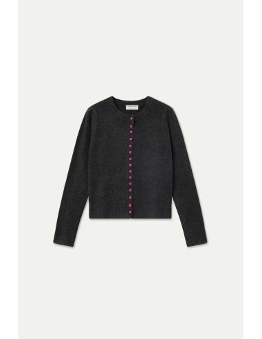 CARDIGAN GRIS OSCURO CON BOTONE ROSA 10239