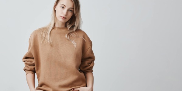 Cómo combinar la sudadera Vireflect de VILA: el look cómodo que triunfa este mes
