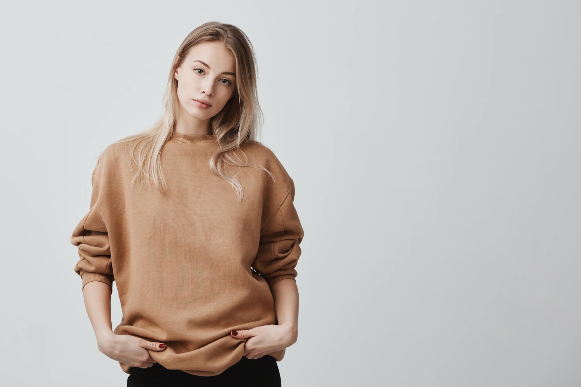 Cómo combinar la sudadera Vireflect de VILA: el look cómodo que triunfa este mes